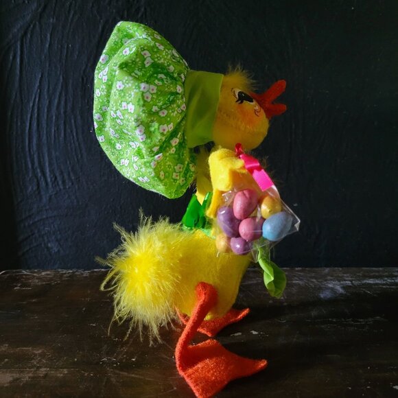 Annalee 2009 Yellow Baker Duck Plush With Green Chefs Hat and Easter Eggs - Picture 4 of 7